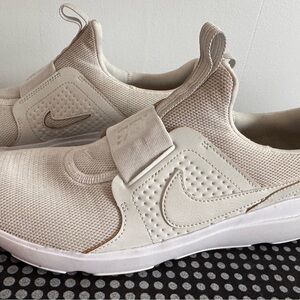 Nike Womens AD Comfort DJ1001-001 White Running Shoes Sneakers Size 11